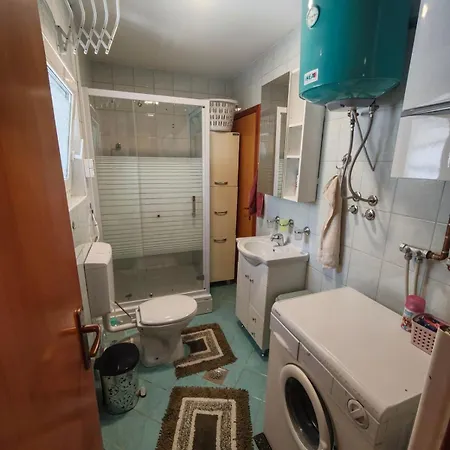 Large In Velesici Private House *